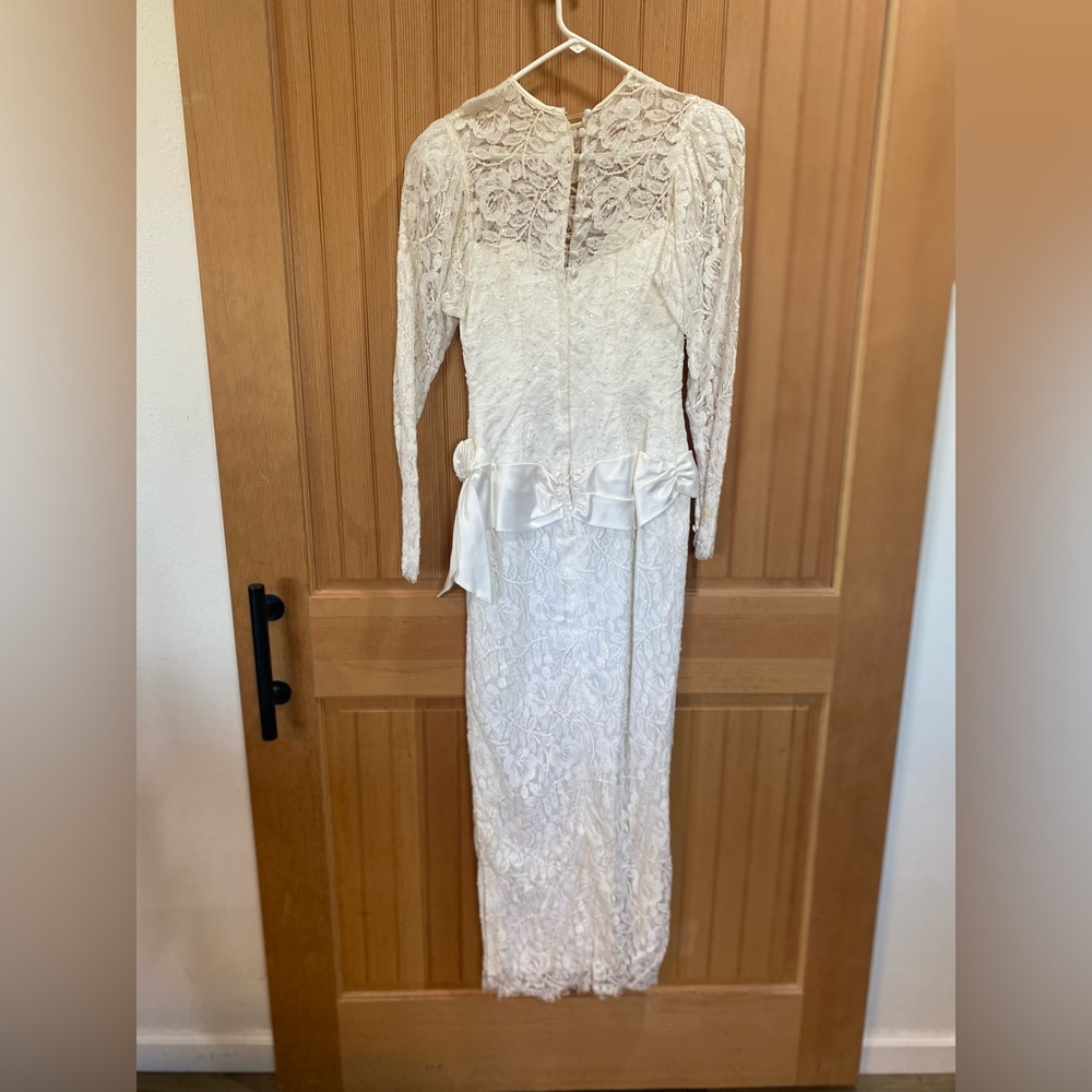 Vintage Elegant Ivory Lace Long-Sleeve Sheath Dress - Picture 9 of 12